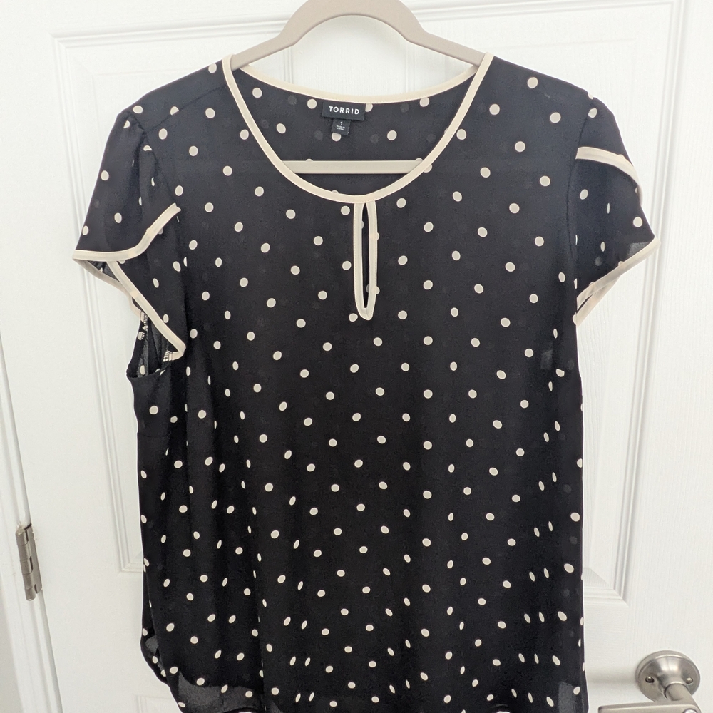 Torrid Black and Cream Polka Dot Blouse. Size 1.